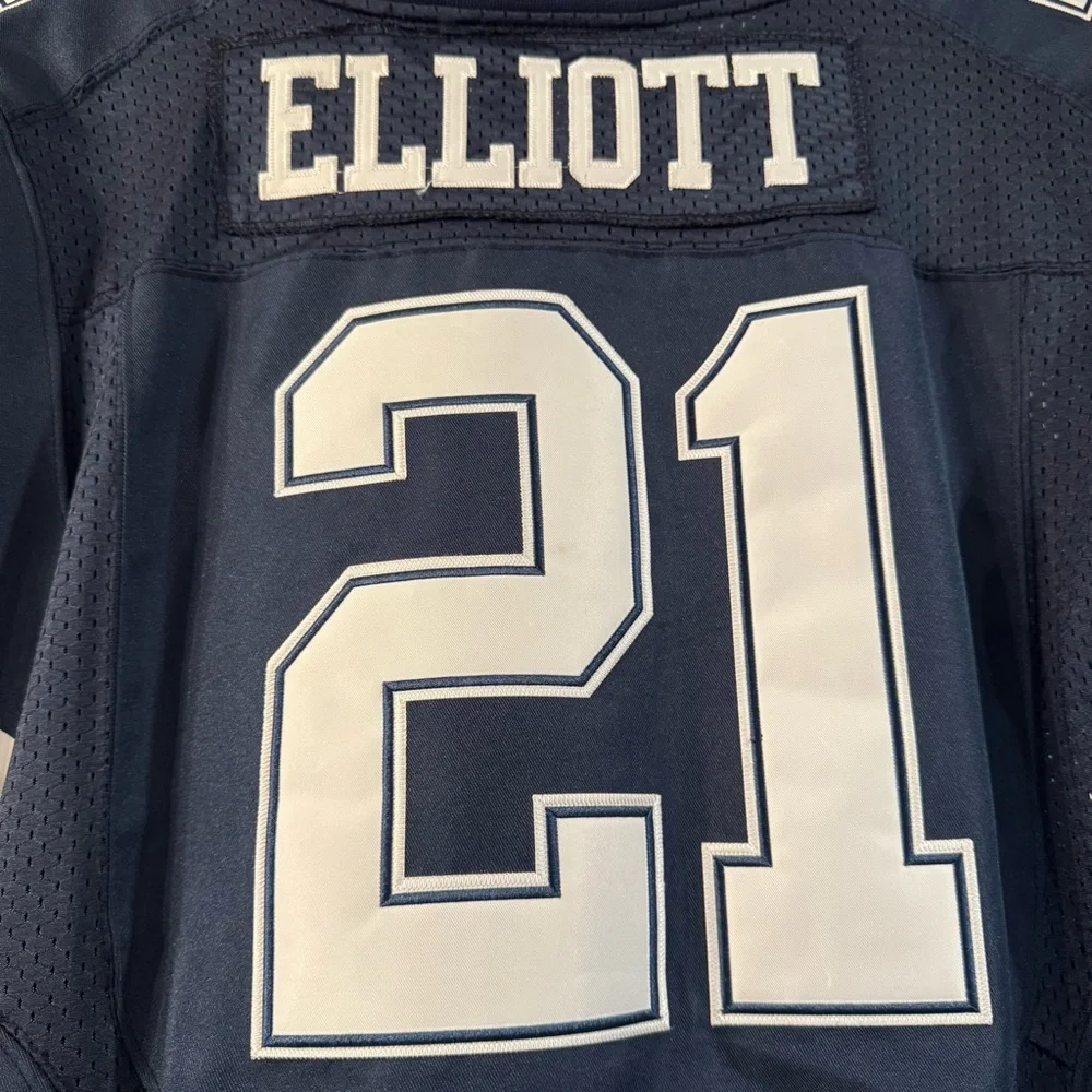 Nike Dallas Cowboys Ezekiel Elliott Jersey - Picture 4 of 9
